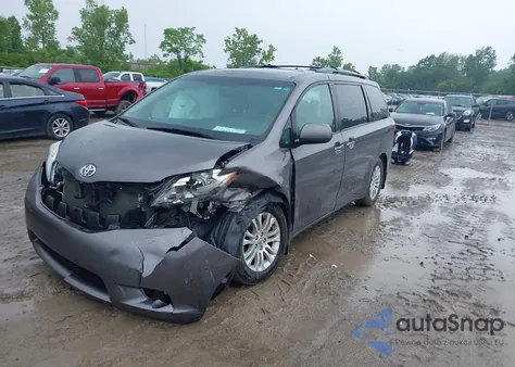 2017 Toyota Sienna Xle 8 Passenger z USA, uszkodzony, nr VIN 5TDYZ3DC2HS790716